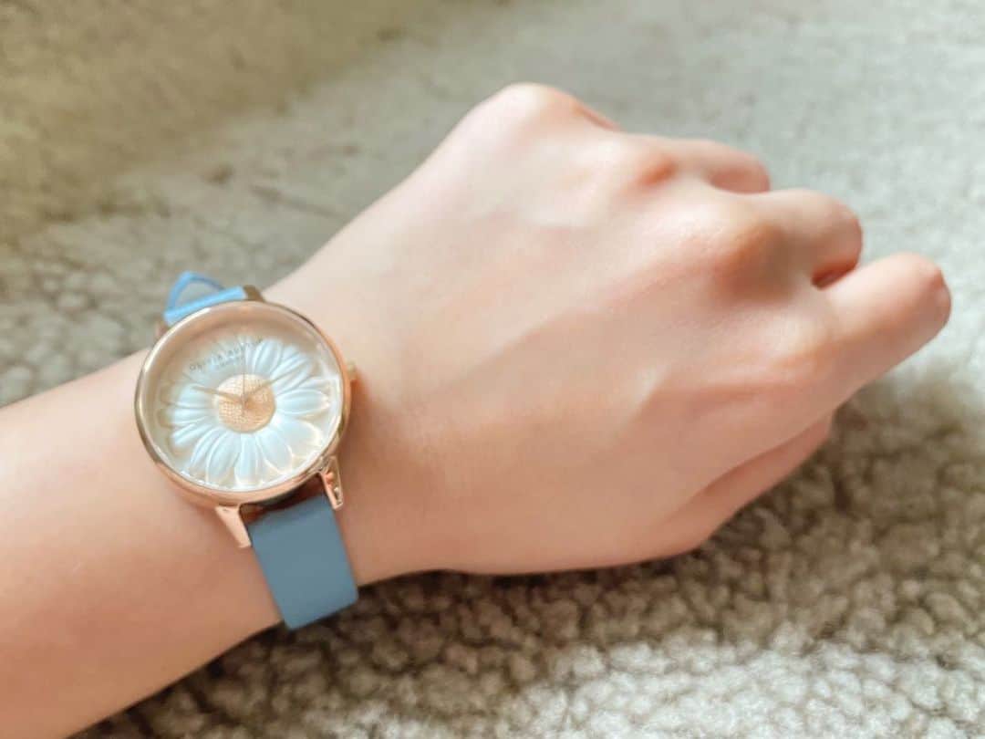 内村麻美さんのインスタグラム写真 - (内村麻美Instagram)「. 3つのベルトを その日の服に合わせて カスタムできる腕時計。 すべて、ドストライクのカラー❤︎ . #oliviaburton #オリビアバートン #腕時計 #時計 #春物」3月27日 21時51分 - asami___05