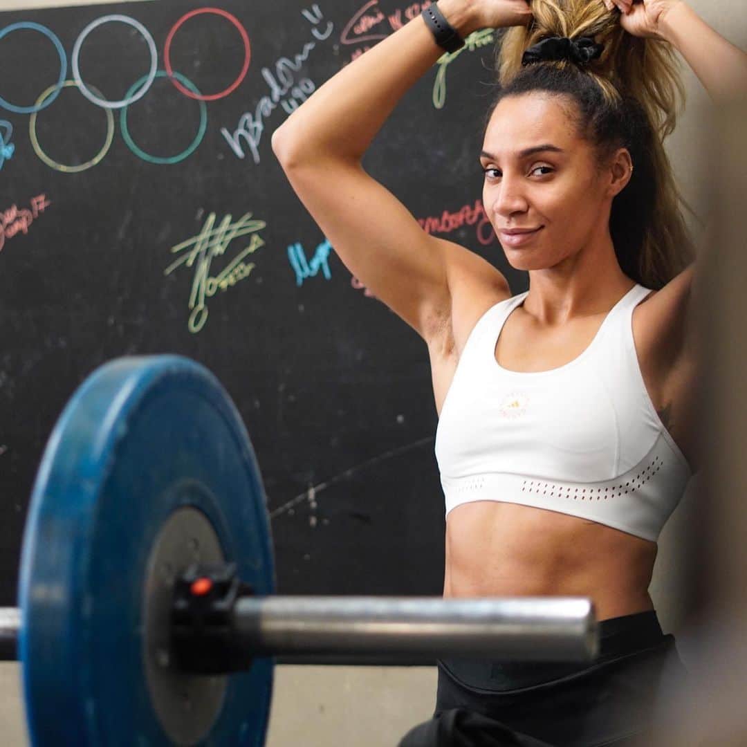 アシュリー・ネルソンさんのインスタグラム写真 - (アシュリー・ネルソンInstagram)「Stay ready, so you don’t have to get ready!😜  Happy Monday ❤️  #track #trackandfield #gymmotivation #olympics #liftheavy #gymgirl」3月27日 21時51分 - ashleighlnelson