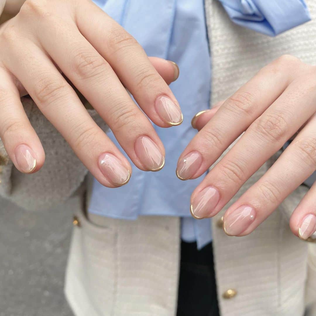 角川友紀のインスタグラム：「⁡ New nail🌸 ⁡ 会うたびいろんな人に褒められる春っぽネイル💅🏻 ベージュピンクのマーブル感と 控えめなラメ感と さりげない小さめパールがお気に入り🦪 ⁡ #春ネイル#フレンチネイル#ベージュネイル#シンプルネイル#パールネイル#ネイルデザイン」