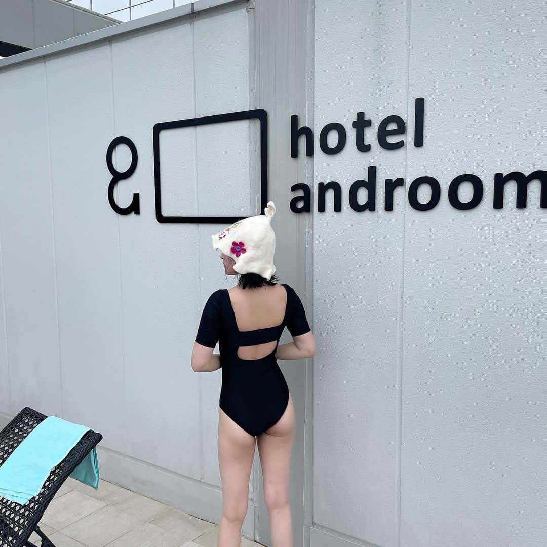 えなちぃのインスタグラム：「このサウナハットと水着の組み合わせ かわいい🥺💕 . サウナ用に買った水着なんだけど お腹も二の腕も隠れるからありがたい🥹✨ 骨格ストレートには助かる😮‍💨」