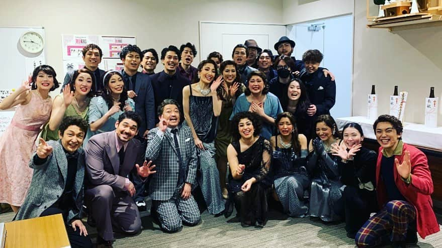 遠山裕介のインスタグラム：「『ドリームガールズ』39公演、止まることなく完走できました！！  ご観劇くださった皆様応援してくださった皆様、本当にありがとうございました！  みんなで過ごした5ヶ月間ですが最高の時間でした。  もうロスです、、、みんなに会いたい😭  なんだか最近すぐ涙がでます😅  我慢できなくなってる。  年と共に涙腺弱くなってるわ笑  みんな、本当にありがとう😆 出会えたことに感謝😊  またどこかで😊」