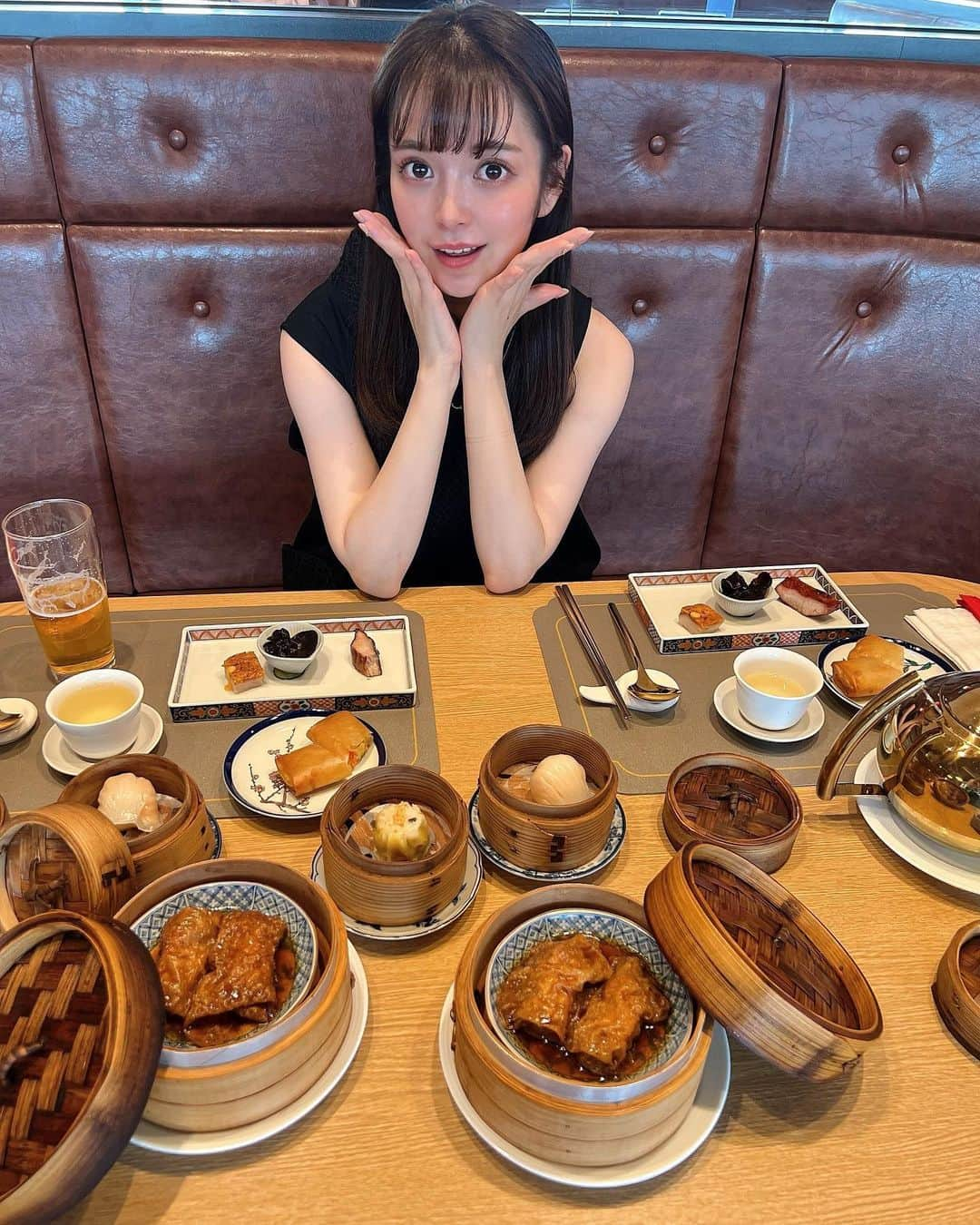 明石ゆいなさんのインスタグラム写真 - (明石ゆいなInstagram)「母みえこさんと 銀座canton8 （ @canton8_ginza ）  に行ってきたよ🏃‍♂️  中国上海でミシュラン２つ星のお店の東京店だって🐼  コースをいただいたんだけど、前菜からデザートまで全部おいしかった！ とくに点心が蒸したてで最高でしたワ  お茶を頼むとアラジンのランプみたいなポットでいただけるよ 私の初恋の男、それはアラジン、、  店員さんも優しかった♡ みえこが美味しい美味しいってはしゃいでてスミマセン😅 お酒もガバガバ飲んでスミマセン😅  PR @canton8_ginza #ミシュラン #香港料理 #広東料理 #中華料理 #Canton8銀座 #銀座点心料理 #銀座中華」3月27日 22時18分 - cosmo_meropon