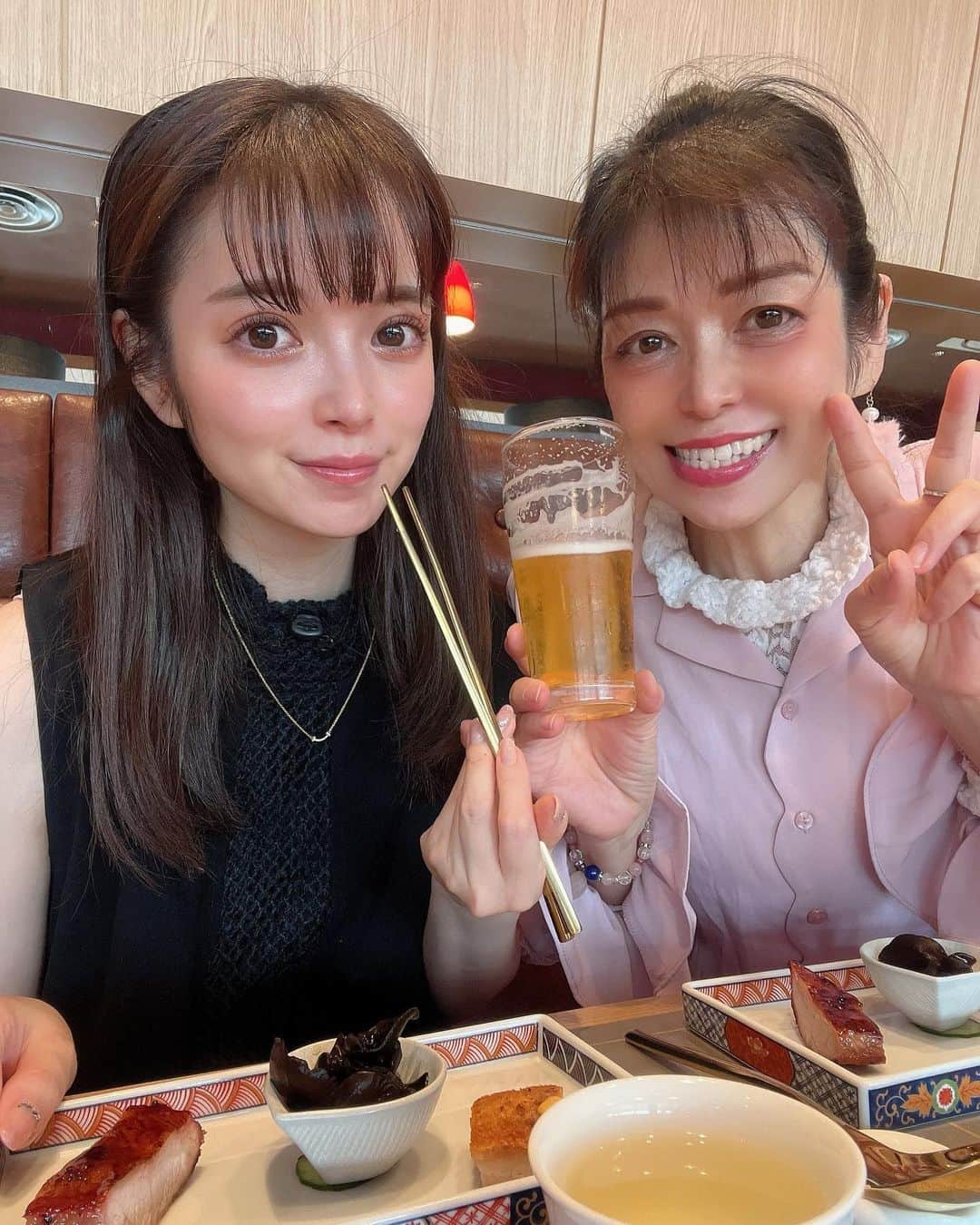 のインスタグラム：「母みえこさんと 銀座canton8 （ @canton8_ginza ）  に行ってきたよ🏃‍♂️  中国上海でミシュラン２つ星のお店の東京店だって🐼  コースをいただいたんだけど、前菜からデザートまで全部おいしかった！ とくに点心が蒸したてで最高でしたワ  お茶を頼むとアラジンのランプみたいなポットでいただけるよ 私の初恋の男、それはアラジン、、  店員さんも優しかった♡ みえこが美味しい美味しいってはしゃいでてスミマセン😅 お酒もガバガバ飲んでスミマセン😅  PR @canton8_ginza #ミシュラン #香港料理 #広東料理 #中華料理 #Canton8銀座 #銀座点心料理 #銀座中華」