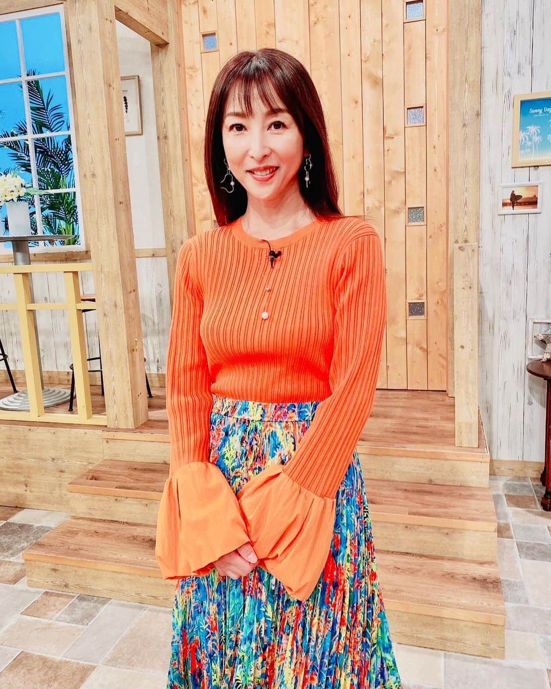 かとうれいこさんのインスタグラム写真 - (かとうれいこInstagram)「お衣装🔶 #春コーデ #ビタミンカラー #アクセサリー #番組 ...