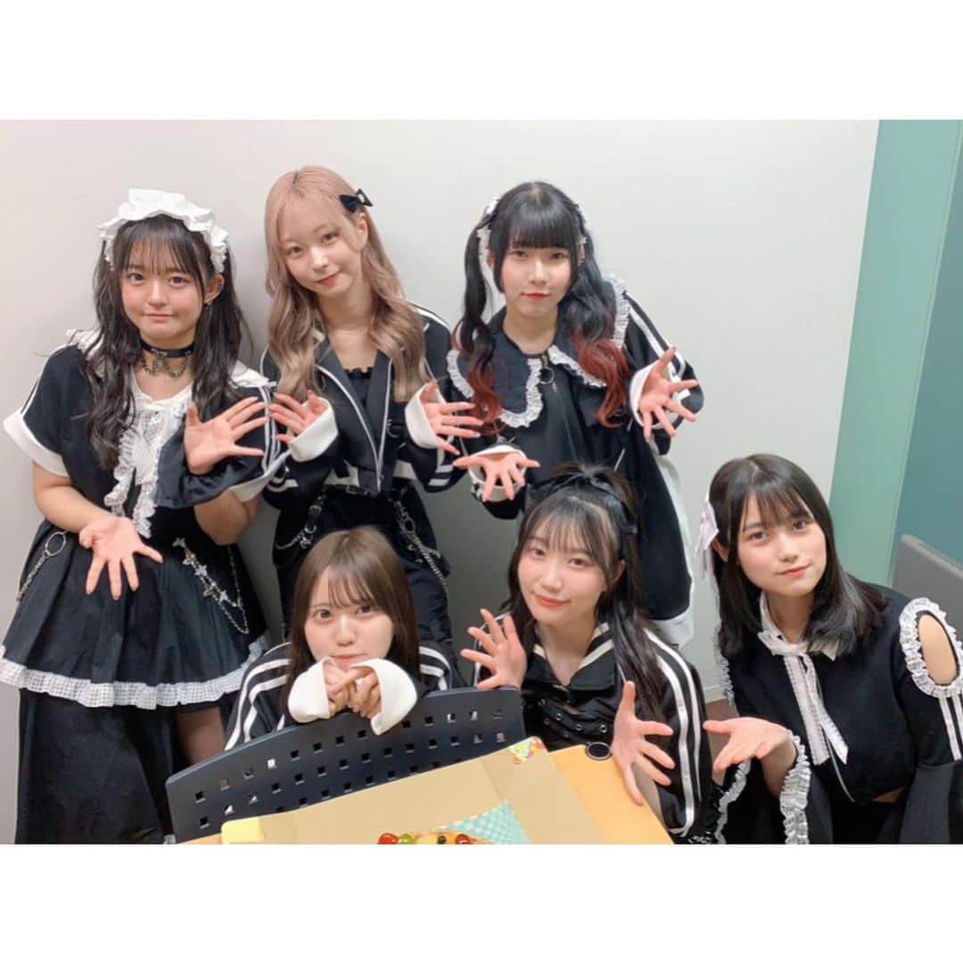 のインスタグラム：「2023/03/27 #ツキアト デビュー2周年！🌙  2周年を迎えられたのもSupport Crewの皆さんのおかげです。そしてメンバーが誰ひとりとして欠けずに迎えられたことがとてもうれしいです。 ３年目も沢山の場所に足跡を残していきます！ 着いてきてください！  そして！4/8より静寂BROKENがデジタルリリースされます🎉みなさまお楽しみに〜！」
