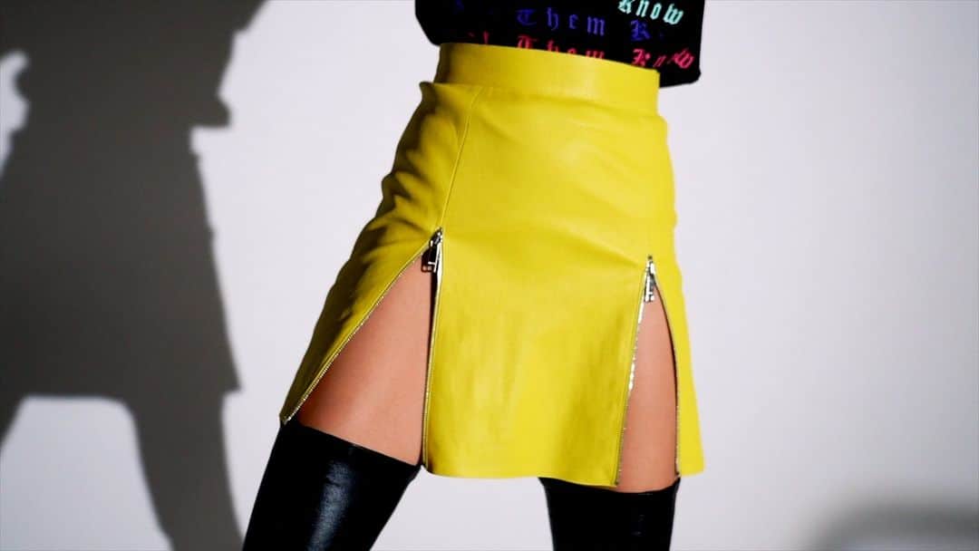 ジトロワのインスタグラム：「VIVICA FEVER I featuring our “‘vivica” zip skirt in stretch leather available on jitrois.com  Thanks @heloise_giraud Sound : @scratchclart @calistakazuko」
