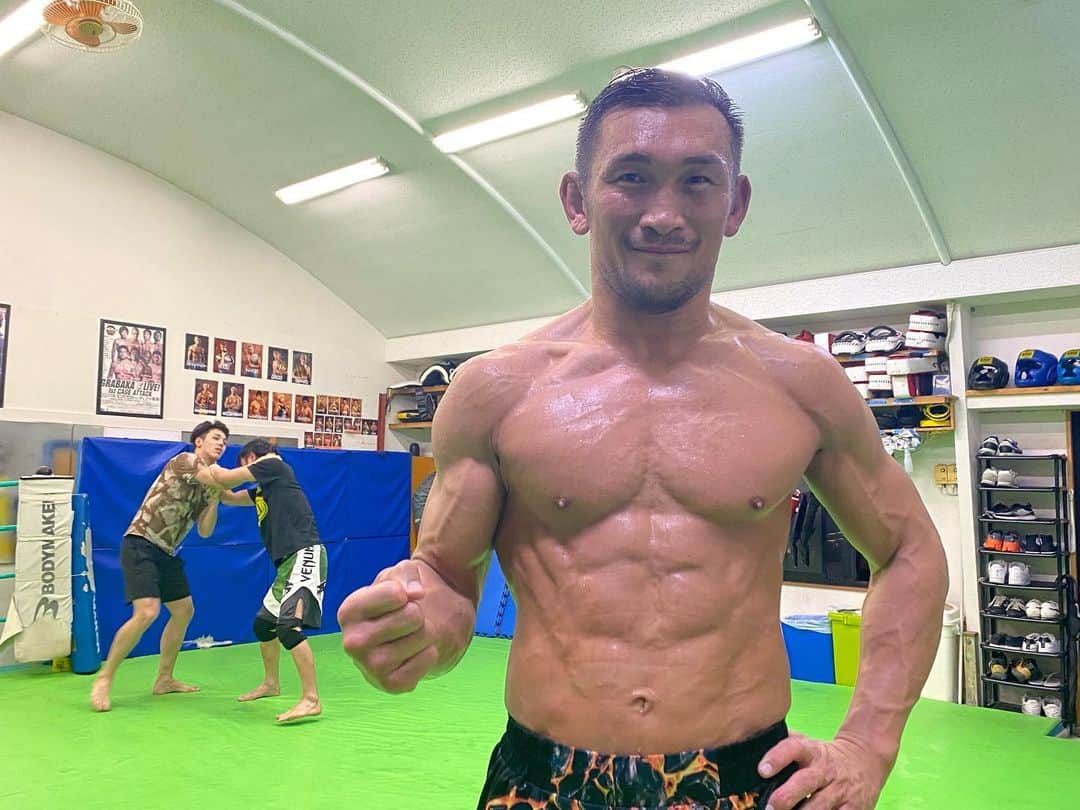 ストラッサー起一のインスタグラム：「・ ・ 昨日の自分を超えていく！  強くなる為にはそれしかない。」