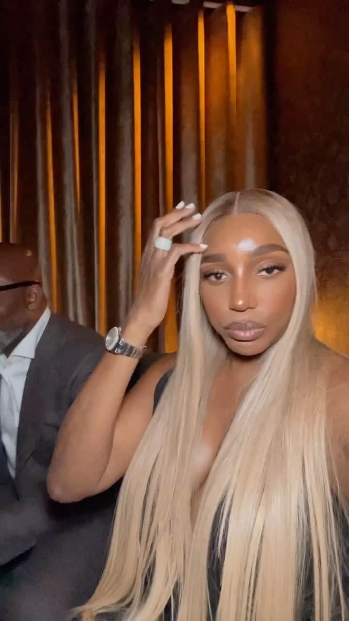 ネネ・リークスのインスタグラム：「LONDON UNITED KINGDOM NITES🔥🤞🏾」