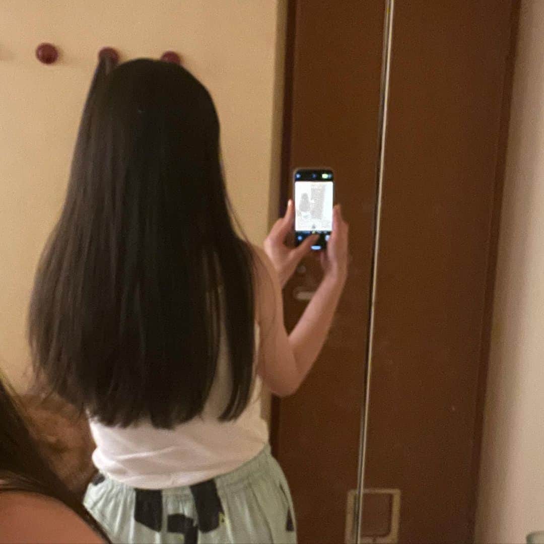 みこのインスタグラム：「気づけばもうすぐ腰に届きそうなくらい伸びたよ💇‍♀️」