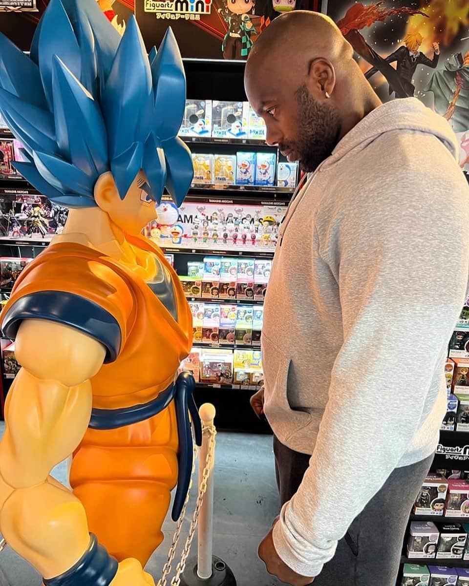 テディ・リネールさんのインスタグラム写真 (テディ・リネールInstagram)「𝐒𝐔𝐏𝐄𝐑 𝐒𝐀𝐈𝐘𝐀𝐍 𝐁𝐋𝐔𝐄 🔛🔥🔥🔮」3月28日