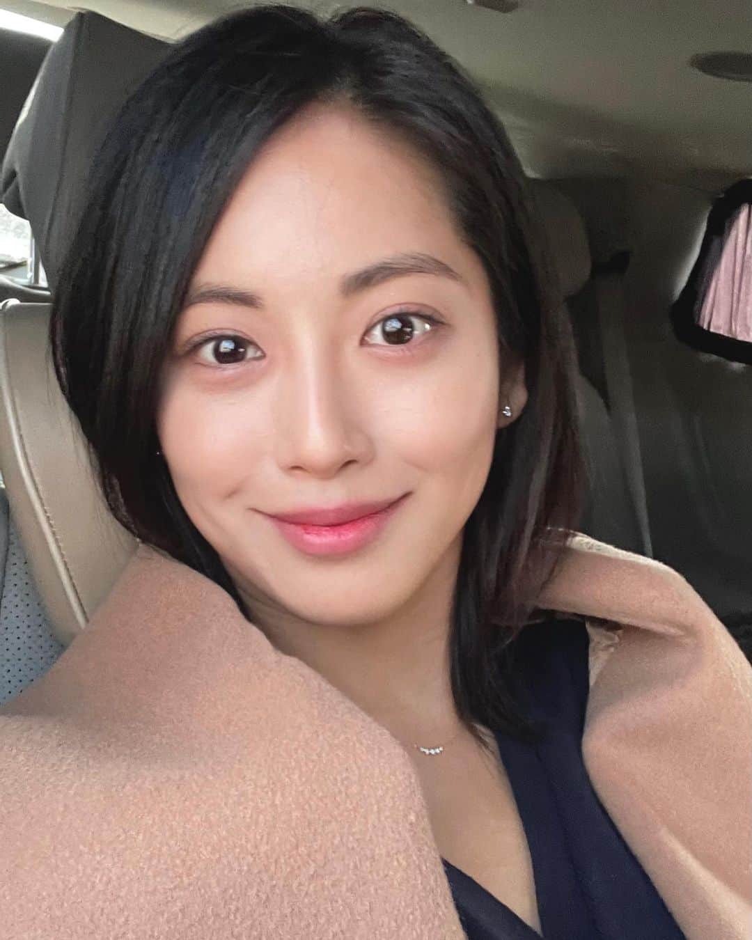 パン・ソヨンのインスタグラム：「나이 하나 더 먹고 옴 🙂😐🤍」