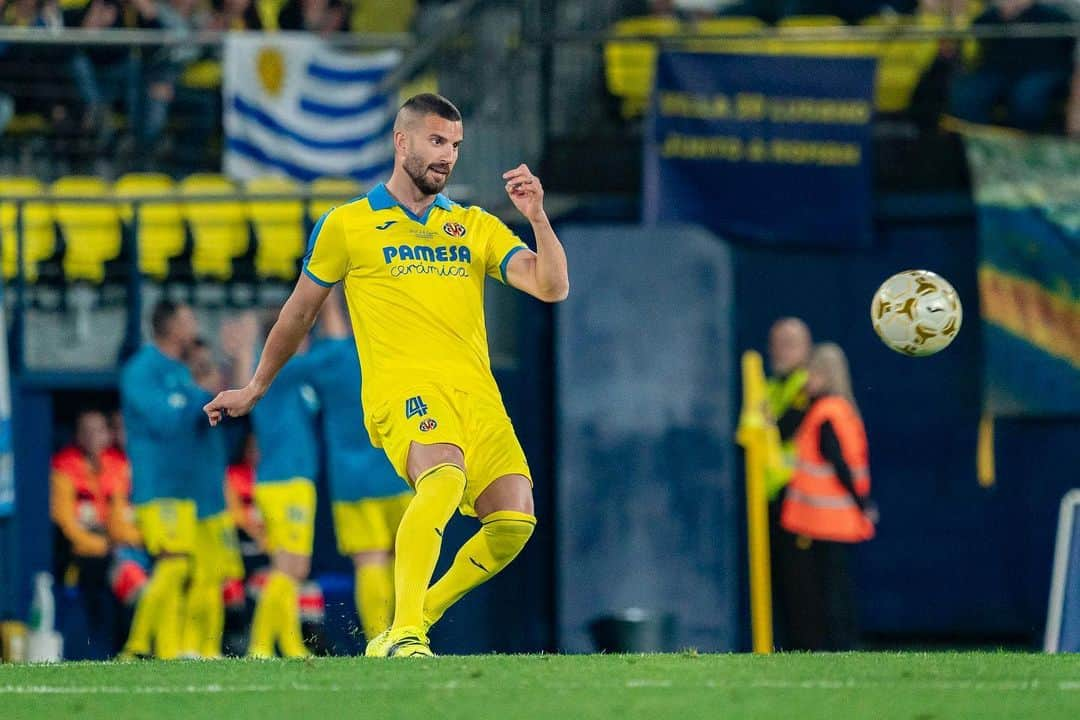 マテオ・ムサッキオのインスタグラム：「Momentos únicos en familia! 💛 @villarrealcf」