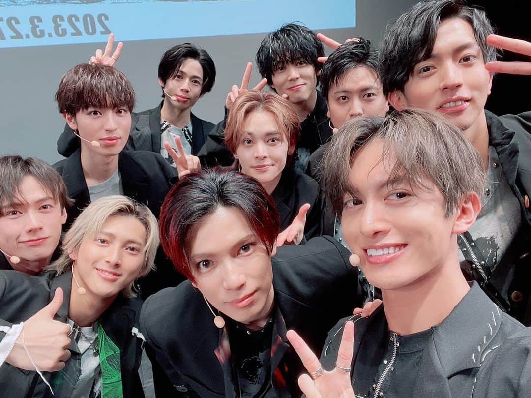 糸川耀士郎のインスタグラム：「『劇団番町ボーイズ☆メモリアルイベント－X－』 ありがとうございました。 番町ボーイズ☆卒業！！  本当に、沢山の歴史の詰まった素敵な劇団です。この先、番ボが更に発展していくのを心から祈ってます！！  そして俺も、この先…今まで以上に突っ走っていくしどデカい事してやろーって思ってます！！ これからも、応援よろしくお願いします！！  p.s. 耀子さんに貢ぎたいというお声を数多く頂きました。耀子さんから「それなら自分に貢ぎな！そんで更に可愛くなっちゃいな！！」 とのメッセージを頂きましたのでここで共有させていただきます。」