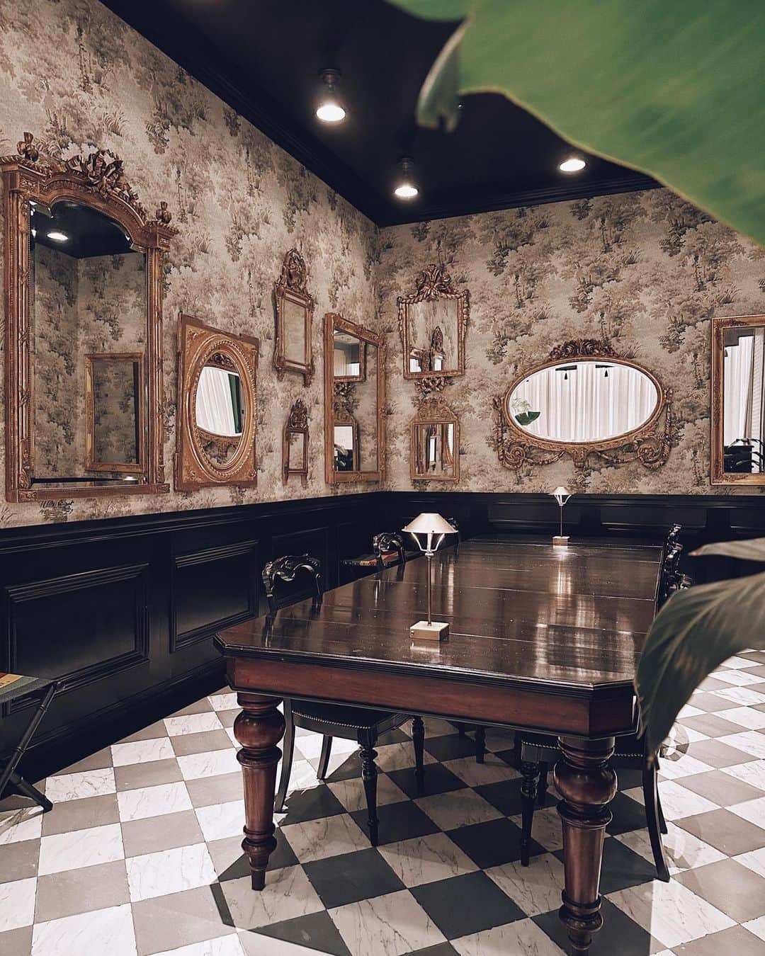 のインスタグラム：「GUCCI OSTERIA @gucciosteria  @gucci   場所に合わせて服を用意して出掛ける。  そんな当たり前だったことが尊い時代になったもんですね。  #gucci #gucciosteria」