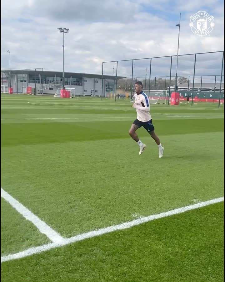 マーカス・ラッシュフォードのインスタグラム：「Marcus is in recovery mode 💪  #MUFC #ManUtd #Rashford」