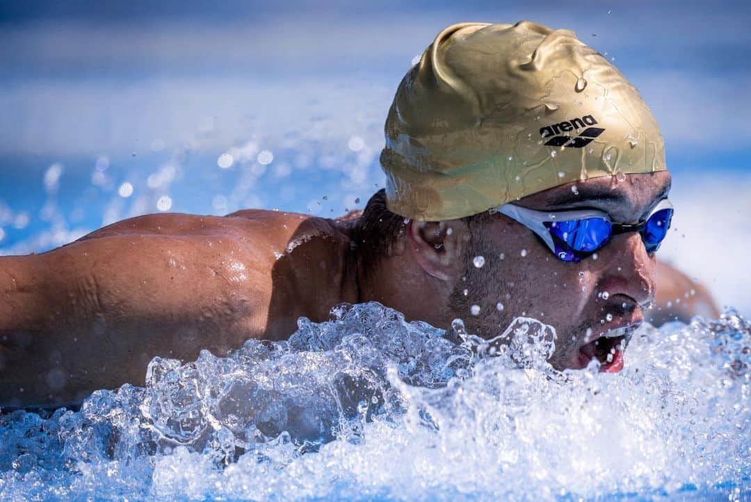 チャド・ルクロのインスタグラム：「SIMPLE AND STRIKING, WITH GOLD AT ITS HEART! @arenawaterinstinct #arena50」