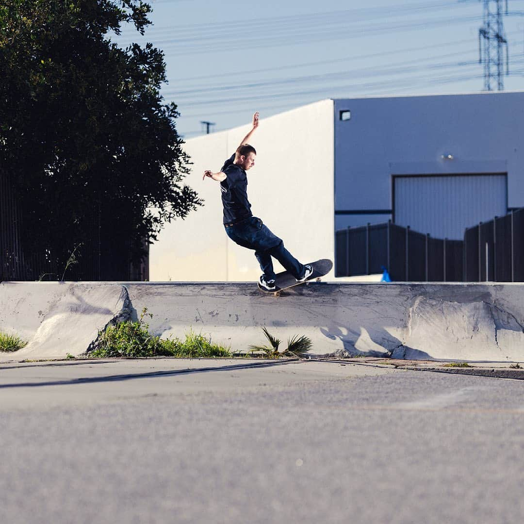 フォースターのインスタグラム：「@coldchapman Front Feeble for the #LakaiFourstar collection advert 📖 As seen in the latest @thrashermag   📸 @alex_papke」