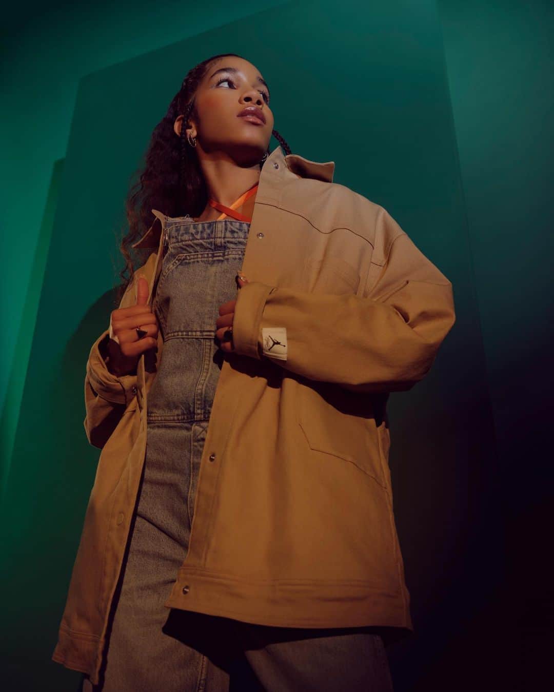 Jordanのインスタグラム：「Turn up the heat in your wardrobe with the Jordan Trucker Jacket. Loaded with rubberized snaps and patch pockets for extra flair, this must-have piece feels oh-so-comfy. Satin-lined side pockets are perfect for stashing your secret snacks or essential accessories. Tap our bio for even more looks.」