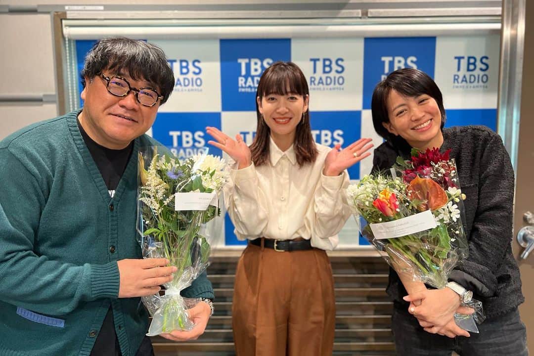 TBSラジオ「たまむすび」さんのインスタグラム写真 - (TBSラジオ「たまむすび」Instagram)「＼月曜のハイライト／  「楽しかった！」。 そう力強く言い切って、 スタジオを去り、 いつものように、いや。 いつもよりそそくさと エレベーターに乗り込む。 そんな竹山おじさんの姿を 見送った珠緒もまた、 「楽しかった！」と、 今日の日記に書くことでしょう。 あのペンで。  #tama954 #たまむすび #赤江珠緒 #カンニング竹山 #小田嶋隆 #武田砂鉄 #週刊ニッポンの空気 #吉田明世 #片桐千晶 #小笠原亘 #生活は踊る #桃屋 #桃屋のかんたんレシピ #牛肉とやわらぎの炊き込みごはん #桃屋の穂先メンマやわらぎ #やわらぎ #てをかえしなをかえキャンペーン開催中🙌 #たくさんの贈り物ありがとうございます🎁  #Twitterのフォローもよろしくです」3月28日 2時17分 - tamamusubi905954