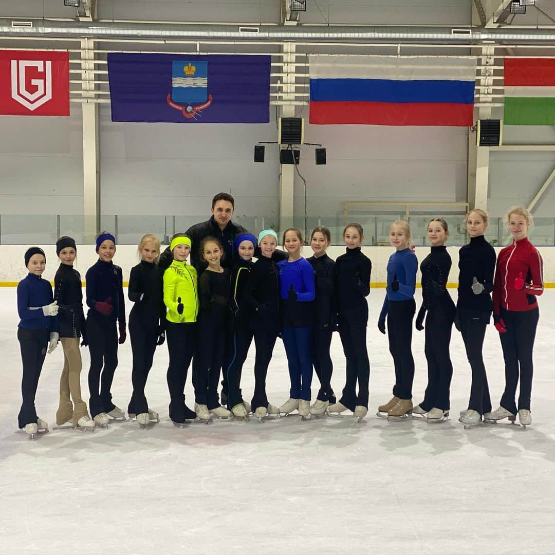 アルトゥール・ドミトリエフのインスタグラム：「Весенний интенсив в г.Калуга 2023г⛸️💪  #teamdmitriev #arturdmitriev #командаДмитриева #фигурноекатание #школафигурногокатания #школафигурнооокатанияЧелябинск @teamdmitriev」