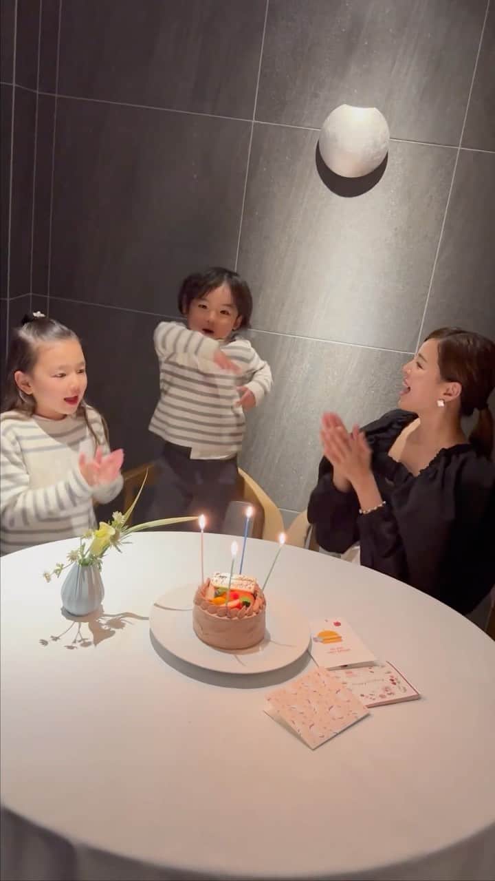 嵜本将光 のインスタグラム：「Happybirthday スーパーパパ✨😂 43歳も頑張ります🥰  #happybirthday #happybirthdaytoyou」