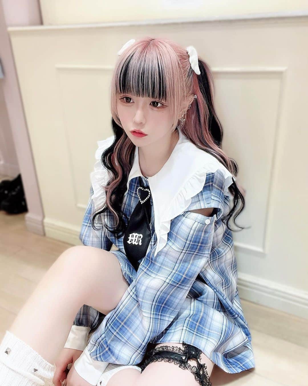 のインスタグラム：「ㅤㅤㅤㅤㅤㅤㅤㅤㅤㅤㅤㅤㅤㅤㅤㅤㅤㅤㅤㅤㅤㅤㅤ 水色とてもかわいい🥹💙 ㅤㅤㅤㅤㅤㅤㅤㅤㅤㅤㅤㅤㅤ #ankrouge #アンクルージュ #ラフォーレ原宿 #地雷 #地雷系女子 #地雷女子 #量産型ヲタク #量産型 #隠しきれないヲタク #水色コーデ #水色系統 #春コーデ #シャツコーデ #サブカル女子 #ハイトーンカラー #ピンクヘアー #ピンク髪 #いいね返し #自発ください #ootd #instafashion #アパレル店員」