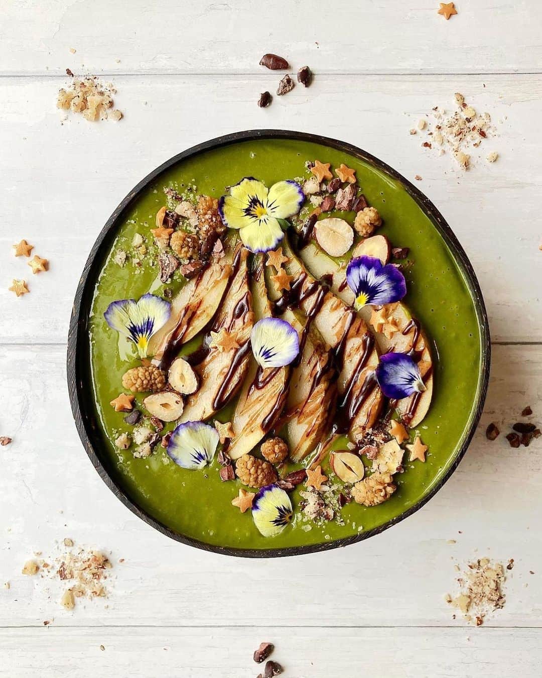 Vitamix Global Headquarters Real foodさんのインスタグラム写真 - (Vitamix Global Headquarters Real foodInstagram)「Which smoothie bowl do you want to try? Comment with 💗💙💚 below to vote! • 💗 📸 : Pink Smoothie Bowl @rachel.nordhus (IG) 70g frozen strawberries 270g pink pitaya {fresh/frozen} 50g frozen pineapple 2 1/2 frozen bananas {very ripe & pre-sliced} 50ml unsweetened almond milk • 💙 📸 : Superberries Smoothie @snackx4me (IG) Cup of frozen mixed berries (strawbs, blubes, raspberries, redcurrants & blackcurrants)  Cup of frozen mango  Splash of superberries drink theberrycompany  Tsp ocean blend & alkalising blend unicornsuperfoods  Topped off with a nutty choc ball loveraw  Pecans hollandandbarrett  • 💚 📸 : @sweetnutrition_byale (IG) 🥛a cup of hazelnut milk 🥑half of a small avo 🍐half of a medium pear 🥬a small handful of mixed greens 🥄2 tbsp of vanilla plant-based protein (ALESSANDRA10 for 10% off nuzest_europe😊) 🥄1 tbsp of soaked chia and flax seeds 🥄a generous pinch of cinnamon 💧more milk or water to blend until smooth. Start with 1/2 cup • #repost #rachelnordhus #snackx4me #sweetnutrition_byale #vitamix #myvitamix」3月28日 4時31分 - vitamix