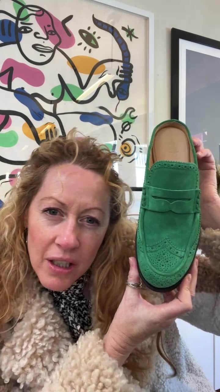 ザ オフィス オブ アンジェラ スコットのインスタグラム：「Happy Monday!! Let’s bring that sun out with a new drop💚💚💚」