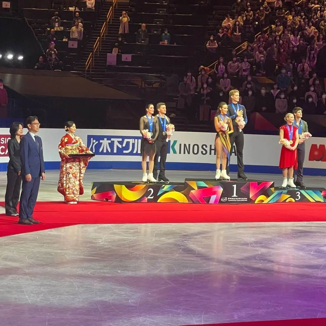 シャルレーヌ・ギニャールさんのインスタグラム写真 - (シャルレーヌ・ギニャールInstagram)「VICE CAMPIONI DEL MONDO 🥈🥈🥈 Another dream come true 😍  #isufigureskating #isu #icedance #fiammeazzurre #poliziapenitenziaria #fisg4passion #conisocial #coni #italiateam🇮🇹  #guignardfabbri #jacksonultima #worldchampionships #silvermedal #dreaming #japan #saitama」3月28日 4時53分 - charleneguignard