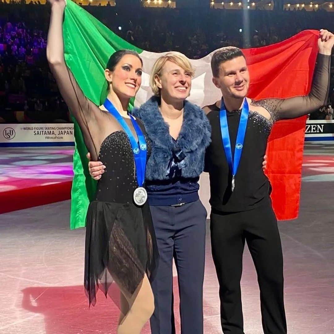 シャルレーヌ・ギニャールさんのインスタグラム写真 - (シャルレーヌ・ギニャールInstagram)「VICE CAMPIONI DEL MONDO 🥈🥈🥈 Another dream come true 😍  #isufigureskating #isu #icedance #fiammeazzurre #poliziapenitenziaria #fisg4passion #conisocial #coni #italiateam🇮🇹  #guignardfabbri #jacksonultima #worldchampionships #silvermedal #dreaming #japan #saitama」3月28日 4時53分 - charleneguignard