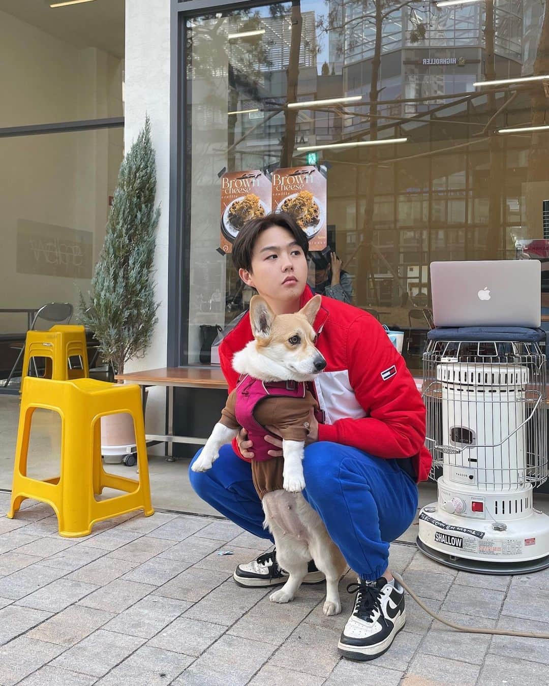 インジュン のインスタグラム：「두..두두..두두둥!!!!🐶 점점 확대✌️」
