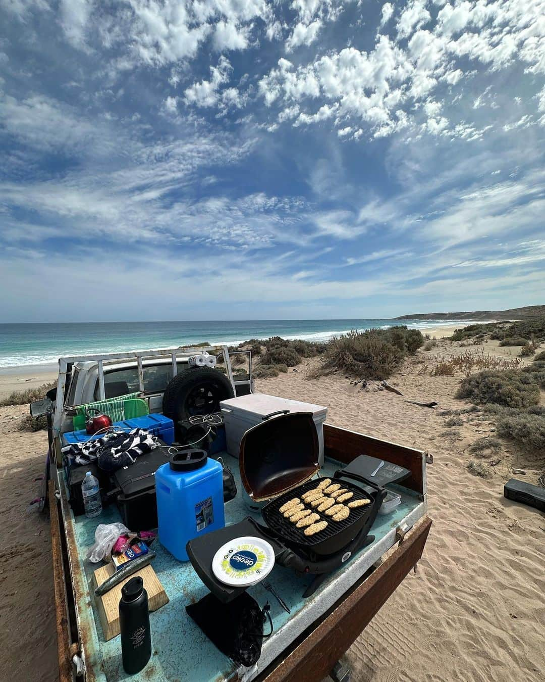 ガブリエル・メディーナさんのインスタグラム写真 - (ガブリエル・メディーナInstagram)「Dumpzin! Wow what a fun trip with the boys  🐪🌵🌊🇦🇺 @mfanno @cocom4debarrelkilla Now time to go back to Bells 🥷🔪」3月28日 5時42分 - gabrielmedina