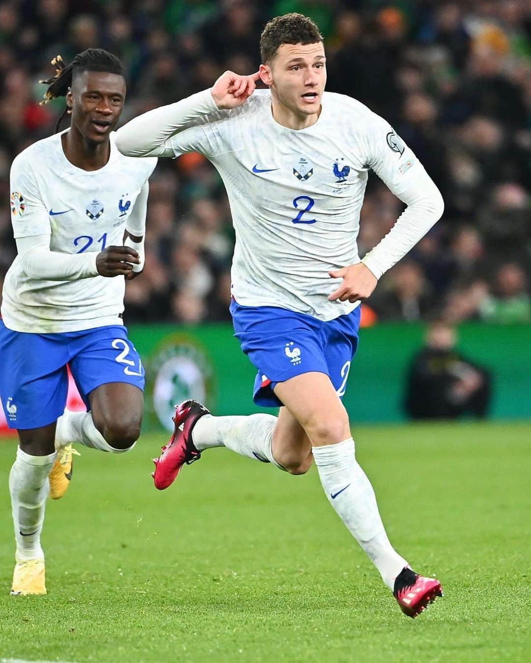 ベンジャマン・パヴァールのインスタグラム：「La meilleure. Que la pefra. En lulu comme Pavard 🧨🇫🇷🎵」