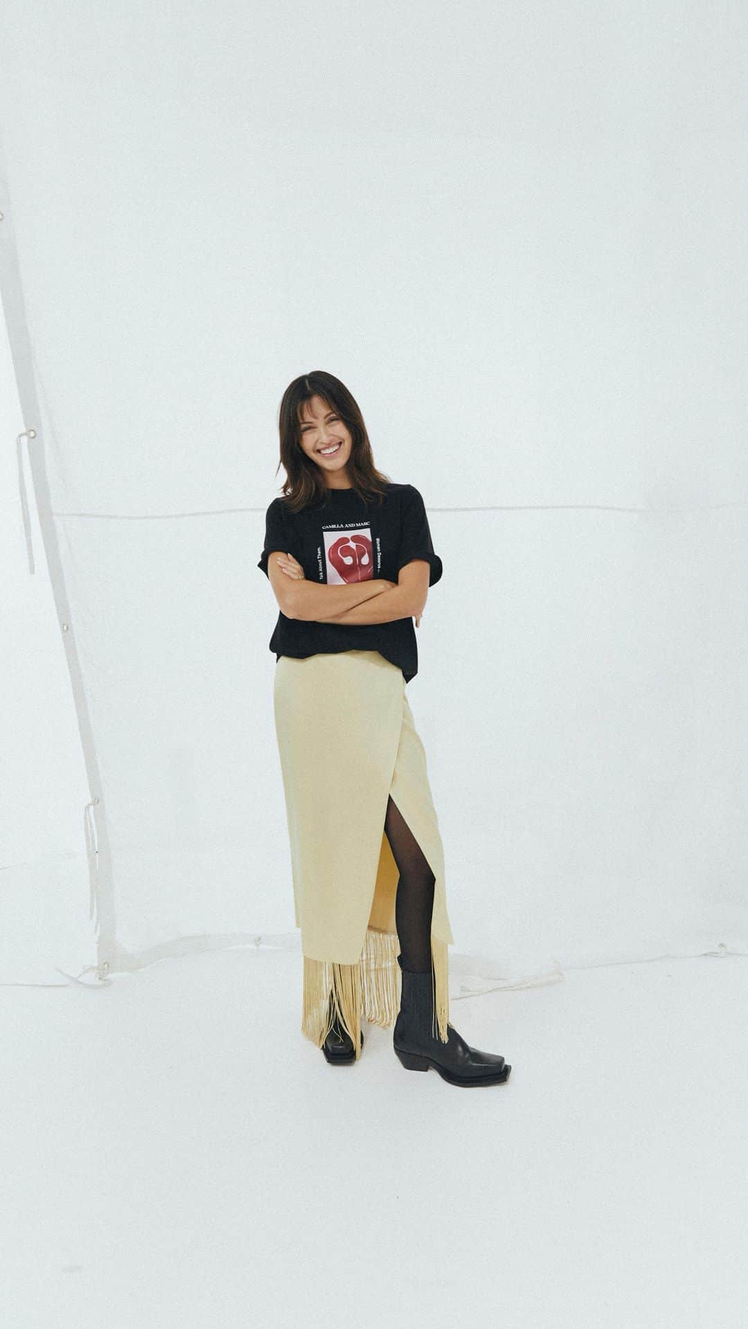 サラ・エレンのインスタグラム：「Each year, I am proud to support Camilla and Marc with this campaign, #OvariesLetsTalkAboutThem . Ovarian Cancer is the deadliest female cancer, yet there is still no test for it. @camillaandmarc are working with a lab to get an early detection test to clinical trails in the next 3 years. Buy the shirt, make a donation and hopefully we’ll save millions of womens’ lives worldwide with an early detection test.」