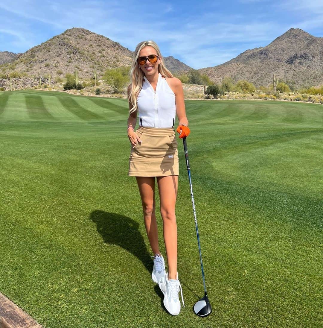 Elise Lobbさんのインスタグラム写真 - (Elise LobbInstagram)「Can you guess what course this is ?! 🤪⛳️🧐👇🏼👇🏼👇🏼👇🏼  #golf #pxg #pxgtroops」3月28日 6時46分 - eliselobb