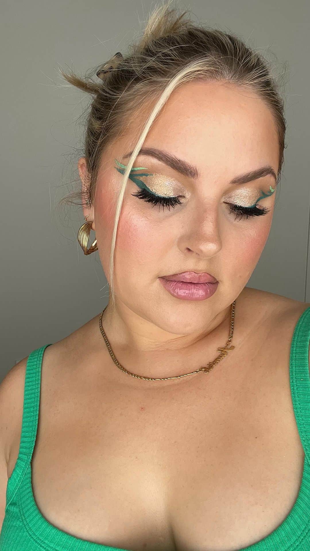 Shannonのインスタグラム：「What do ya think? 👀🤍」