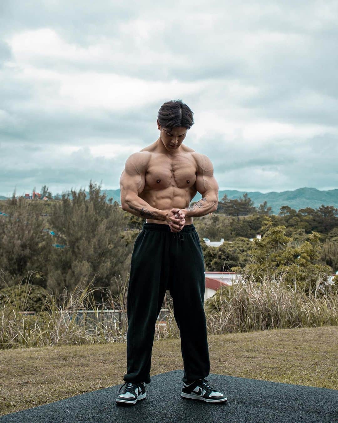 のインスタグラム：「妥協は一切なし☄️ 毎日良くするヨ🗡️🗡️🗡️ ・ ・ ・ ・ #mensphysique #fitness #fitnessmotivation #workout」