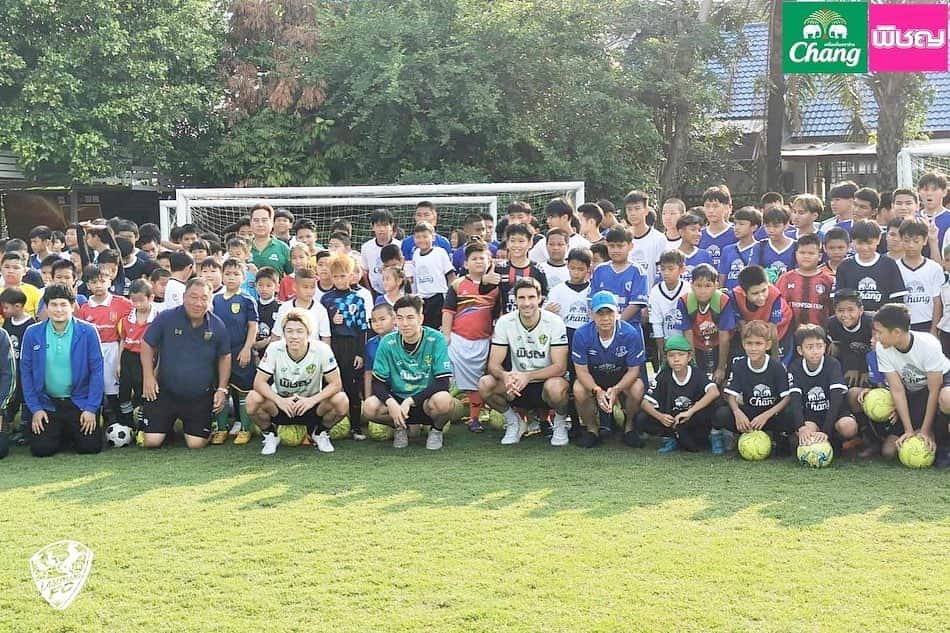 馬場悠企さんのインスタグラム写真 - (馬場悠企Instagram)「Go to sponsored events. Play soccer with 200 children.  #chang #thailand #children  #day」3月28日 17時18分 - yuki_bamba32
