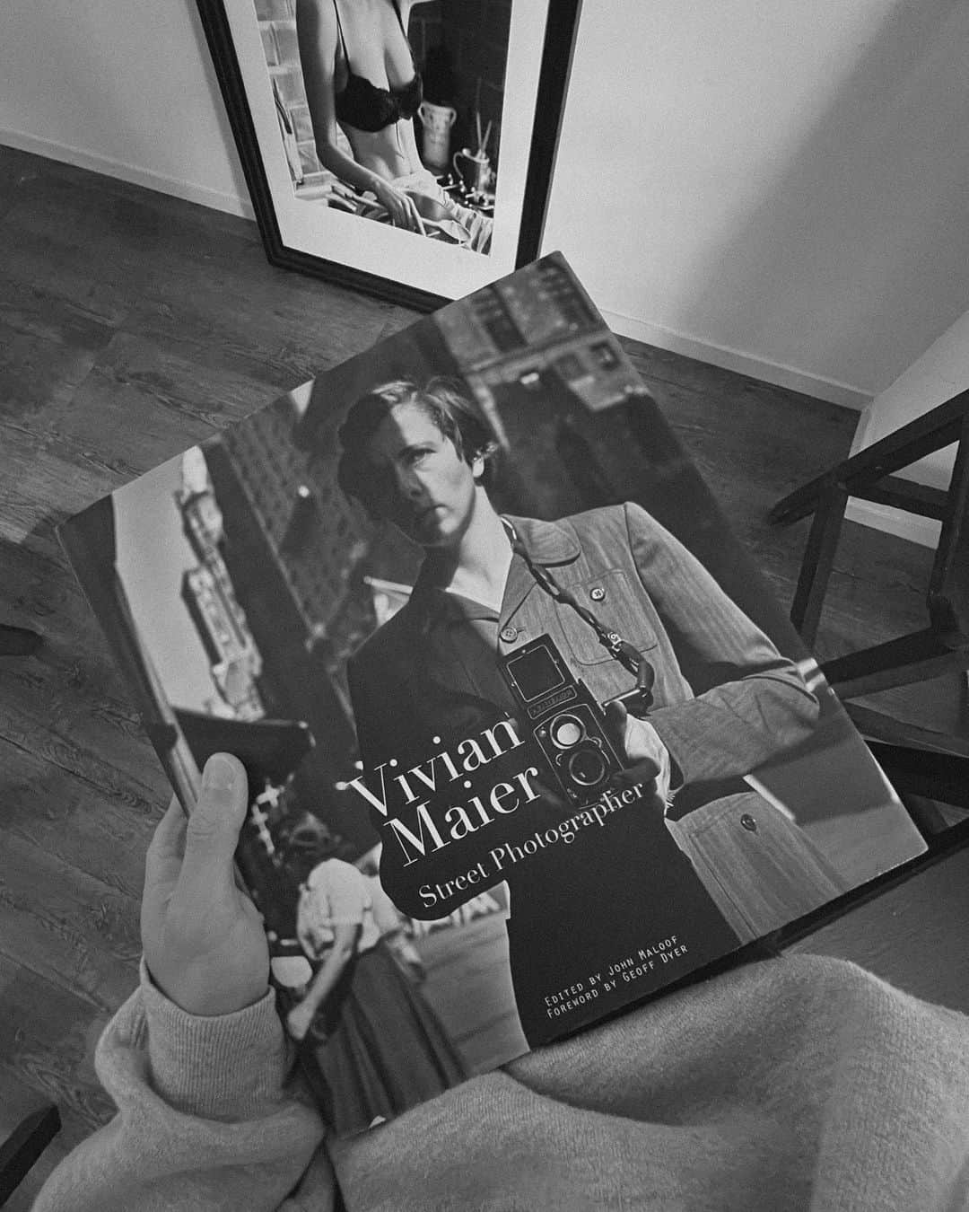ロビンのインスタグラム：「Vivian Maier   データーじゃなくて 手元におきたい一冊  #vivianmaier」