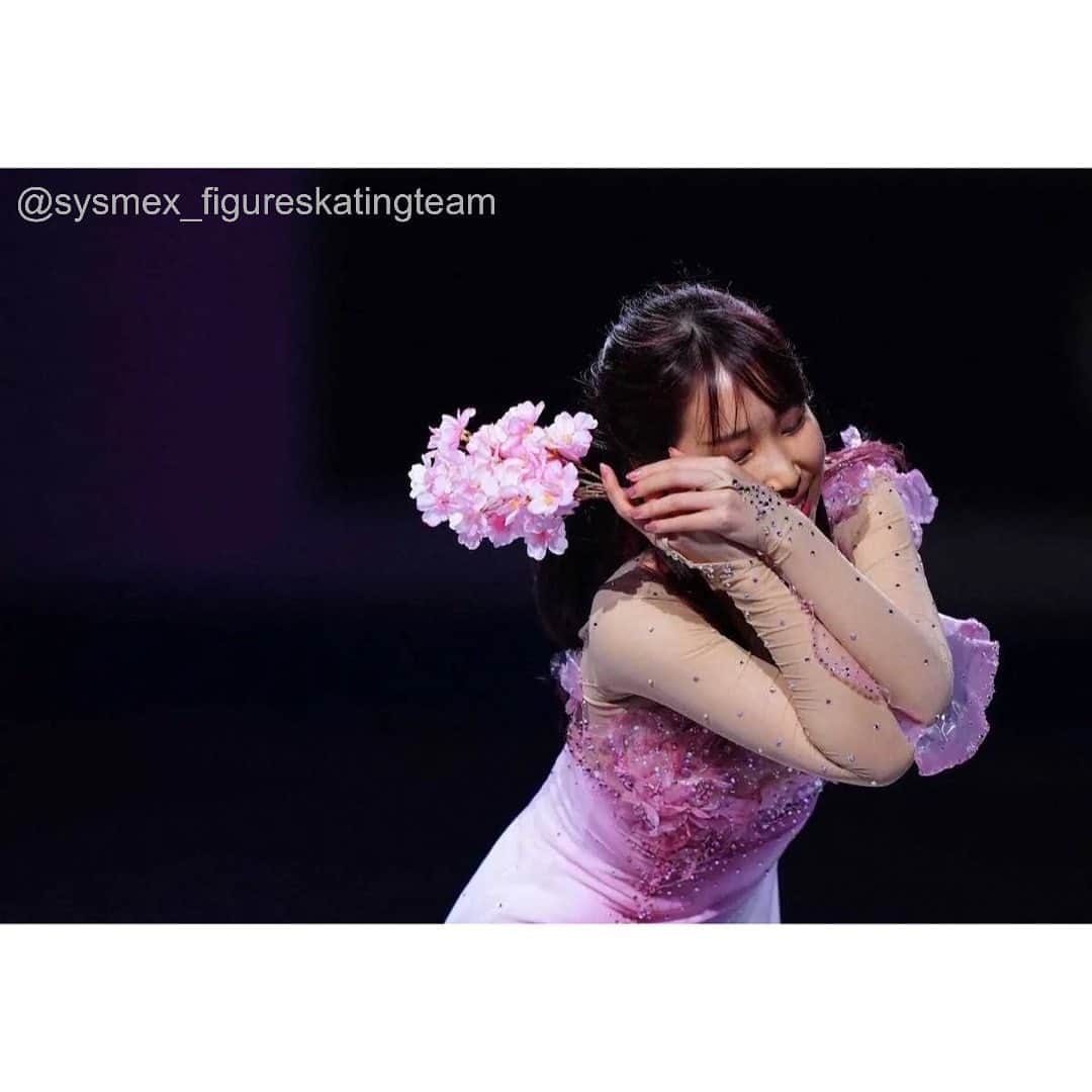 のインスタグラム：「⁡ ⁡ 三原舞依選手からメッセージが届きました💌 ⁡ ***** ⁡ 世界選手権無事終了致しました。 たくさんの応援やご声援、素敵なバナー 本当にありがとうございます✨ ⁡ 今シーズンのたくさんの経験を 国別対抗戦や、来シーズン全ての舞台で生かせるように これからも練習頑張ります！！ ⁡ 9年前に滑っていた「Sakura🌸」 凄く緊張しましたが さくらの花束も含めてセルフアレンジのEX versionを 最高の舞台で滑ることができて嬉しいです。 ⁡ ⁡ 本当にたくさんの方々へ、感謝の思いでいっぱいです。 ありがとうございます🥹🫶🏻 さくらの季節、皆様が素敵な日々を過ごせますように… 三原舞依 ⁡ ⁡ #maimihara #三原舞依  #figureskating #figureskater  #sysmex_figureskatingteam」