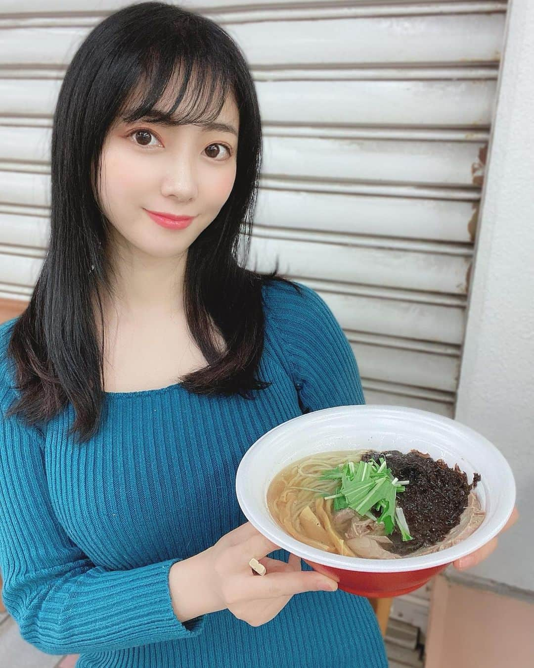 いけながあいみさんのインスタグラム写真 - (いけながあいみInstagram)「🍜🚤💨 ・ ラーメンフェスタに行ってきた🍜 @ボートレース平和島 ・ 私は【新潟の麺家 太威の貝ダシ塩ラーメン】にしたよ😊 最近、塩ラーメンが好き🤍 麺家 太威さんの塩ラーメンも美味しかったよ☺️🍜 ・ そして人生で初めての舟券も購入🎟 生で見るボートレースはワクワ👀✨ ・ 結局外れたんだけどね😆笑 ・ 平和島ってライブでしか行った事なかったけど、色々あって面白かった✨ ・ 次は当てたいなーっ😄💗  PR @heiwajima_info  #ボートレース平和島 #ラーメンフェスタ #平和島 #ラーメン #塩ラーメン #新潟 #お出かけスポット #東京 #遊び」3月28日 17時34分 - aimicat424