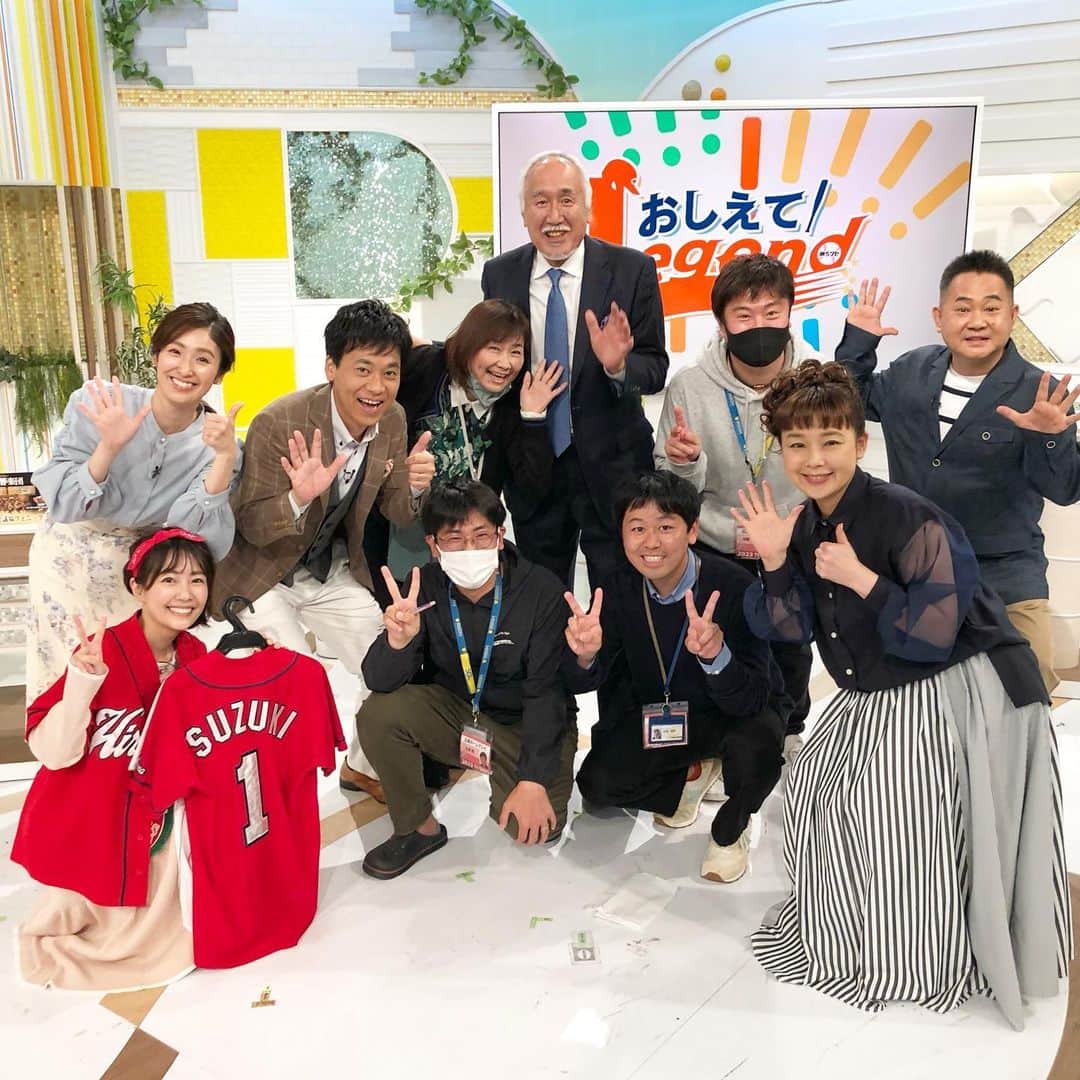 うえむらちかさんのインスタグラム写真 - (うえむらちかInstagram)「𝟝𝕦𝕡! ⁡ 昨年の4月から参加させていただいた @5up_hometv が今月で最終回を迎えました💐 5年間本当に楽しい放送をありがとうございました👏👏 ⁡ 私は水曜日のコメンテーターとして 一年間という短い期間ではありましたが 先週最後の出演回を終えました😭 いまとても寂しい気持ちでいっぱいです… でも毎週本当に楽しみで みんなに会えるのが幸せでした✨ ⁡ 番組の中で、#うえむらちかのカープ大好き というストレートなコーナーも生まれて本当に愛ある番組でした⚾️❤️‍🔥 ⁡ いつも笑顔でみんなを包んでくれた大好きな松本裕見子さん いつも優しくてほっこりさせてくれる小嶋アナ ムードメーカーで愉快すぎる榮アナ 似顔絵を描いてくれた真面目すぎる廣瀬アナ ちょっぴりSっ気あるお天気クイズを出す野仲さん 可愛いすぎる八幡アナ＆山崎アナ 熱い情熱を持った吉弘アナ ⁡ 海田町の大先輩の大ちゃん レジェンドの木下さん、達川さん、外木場さん😭 そして全てのスタッフの皆様…… ありがとうございました❣️ ⁡ なにより最後までご視聴いただいた皆様 応援ありがとうございました😭 ⁡ ⁡ #5up #広島ホームテレビ #ホームテレビ #HOME #コメンテーター」3月28日 17時35分 - uemurachika