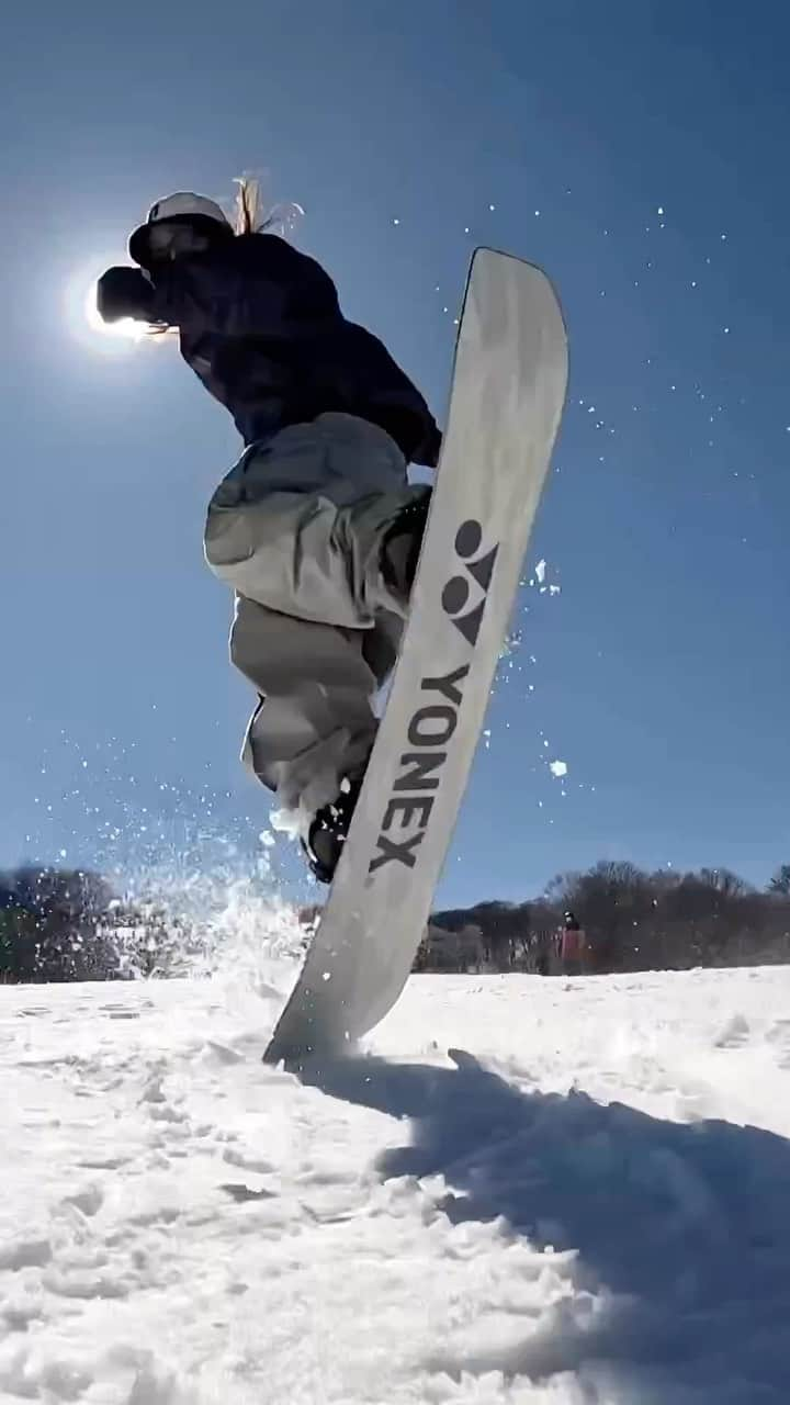 chisatoのインスタグラム：「🏂 大好きなシフティの季節🌸  📹　@koma2323   〜𝗶𝘁𝗲𝗺〜 👧160cm 45kg前後  🏂 𝟮𝟯-𝟮𝟰𝗬𝗢𝗡𝗘𝗫/𝗗𝗘𝗖𝗟𝗜𝗖𝟭𝟰𝟮𝗰𝗺 　⇨stance46cm(angle6,-3) 🥾𝗗𝗘𝗘𝗟𝗨𝗫【AREth RIN 22.5】 🥾𝗨𝗡𝗜𝗢𝗡【Milan(S size) @shichan824 👧】 🥽𝘃𝗼𝗻𝘇𝗶𝗽𝗽𝗲𝗿 🧤𝗗𝗔𝗞𝗜𝗡𝗘  👕👖𝗕𝗦𝗥𝗔𝗕𝗕𝗜𝗧 【23-24model】 🧢 𝗕𝗦𝗥𝗔𝗕𝗕𝗜𝗧【OLD B CAP IVORY】 :::::::::::::::::::::::::::::::::::::::::::::::::::::::::::::☻ 【𝘀𝗽𝗼𝗻𝘀𝗼𝗿】 ✔︎ @yonex_snowboard_gt ✔︎ @yonexsnowboards_japan  ✔︎ @bsrabbit @milesinseoul ✔︎ @this_is_the_superb  ✔︎ @snatch1213 ✔︎ @snatch_original_apparel  ✔︎ @vonzipperjapan @vonzipper ✔︎ @callafactory  【𝗦𝗽𝗲𝗰𝗶𝗮𝗹 𝘁𝗵𝗮𝗻𝗸𝘀】 ✔︎ @dakine_japan ✔︎ @hu_ruana_aestheticsalon ✔︎ @qrious_official_22  ☻:::::::::::::::::::::::::::::::::::::::::::::::::::::::::::::  #やる気MAXヨネックス #デク女 #비에스래빗 #bsrabbit #snowboard #groundtrick #스노우보드 #스노우보더  #スノーボード #グラトリ #グラトリ女子 #スノボ女子  #グラトリ女子盛り上げ隊  #平地花式 #単板滑雪」