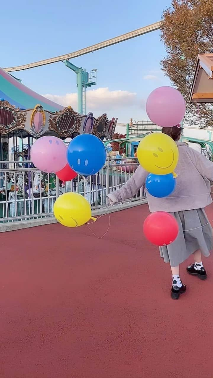 西村彩有里のインスタグラム：「生駒山上遊園地🎡  #生駒山上遊園地 #奈良 #旅行vlog#バルーン #ファンキーマルーン　 #遊園地 #風船 #自動風船販売機 #レトロ自販機  #山 #ケーブルカー #旅行 #奈良観光 #奈良旅行 #奈良 #レトロ#ポニーテール#絶景 #絶景スポット#日本の絶景 #国内旅行#japan #instalike #instagood #nara #japanesegirl」