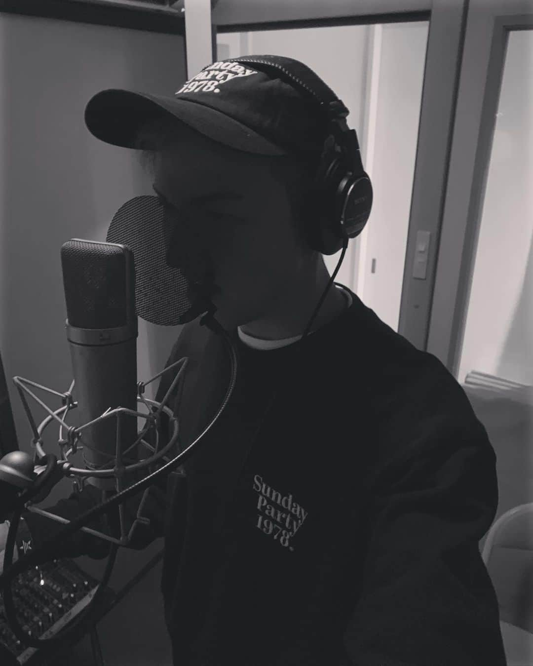 ISSA さんのインスタグラム写真 - (ISSA Instagram)「Days of recording🎙  The song was difficult today 😅  Enjoy Yourself 🤲  #issa  #dapump  #dpc  #recording  #enjoyyourself  #sundayparty2020  #1978」3月28日 17時51分 - issa_hentona