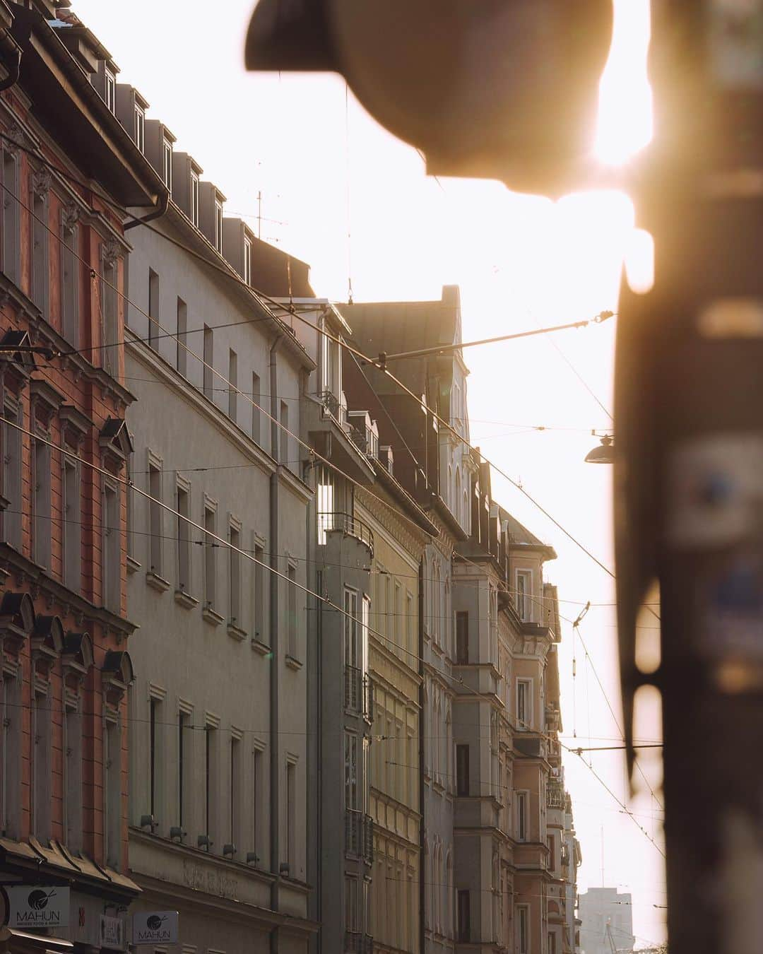 Thomas Kakarekoさんのインスタグラム写真 - (Thomas KakarekoInstagram)「Anzeige - Focusing on the distinct allure of Haidhausen for the next part of my Munich #Viertelliebe Series with @simplymunich.   The blend of historic architecture and well-preserved character in this district creates an inspiring visual narrative. The area's origins can be traced back to the 8th century, and though the buildings from that era may not stand, the rich cultural heritage remains evident. Haidhausen's inviting atmosphere appeals to both locals and visitors, encouraging deeper exploration of Munich's diverse landscape. A visit to this district offers unique photographic opportunities and a chance to truly connect with the city's history.  #simplymunich #munich #münchen」3月28日 17時58分 - thomas_k