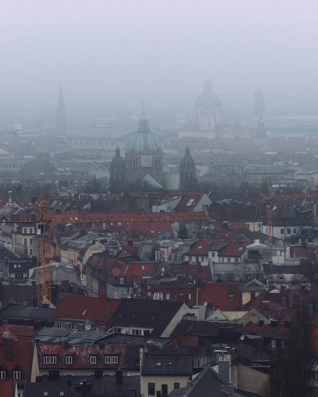 Thomas Kakarekoのインスタグラム：「Anzeige - Focusing on the distinct allure of Haidhausen for the next part of my Munich #Viertelliebe Series with @simplymunich.   The blend of historic architecture and well-preserved character in this district creates an inspiring visual narrative. The area's origins can be traced back to the 8th century, and though the buildings from that era may not stand, the rich cultural heritage remains evident. Haidhausen's inviting atmosphere appeals to both locals and visitors, encouraging deeper exploration of Munich's diverse landscape. A visit to this district offers unique photographic opportunities and a chance to truly connect with the city's history.  #simplymunich #munich #münchen」