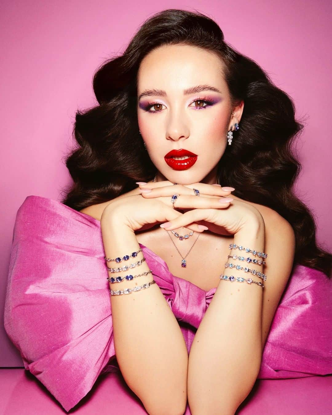ピアネゴンダのインスタグラム：「I colori sono i migliori amici di una ragazza, soprattutto se è @therealauroragram : una vera gemma con i nuovi gioielli #Colori!  - Colors are a girl's best friend, especially @therealauroragram's: a true gem with her new #Colori jewels!   - #GIOIELLIDAVIVERE 💫」