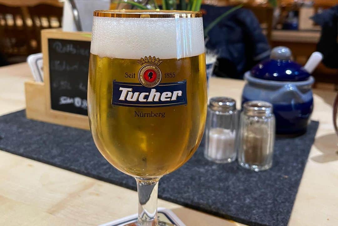 新田朝子さんのインスタグラム写真 - (新田朝子Instagram)「Everyday Beer with sausages!!  📍 #nürnberg #bratwurströslein  🍺 @tucher_biere   📍 #múnich  🍺 @paulaner @herr.schafts.zeiten   📍 #múnich  🍻 @hofbraeuhaus_muenchen   #ドイツ #ニュルンベルク #ミュンヘン #ヨーロッパ #ヨーロッパ旅行 #海外在住 #海外旅行好きな人と繋がりたい #食べるの好きな人と繋がりたい #ビール好き #中東在住 #🇩🇪   #munichcity #nürnbergcity #europe #europetravel #europetrip #lovetravels #travelfoodie #travelphotography #bavaria #germany」3月28日 18時01分 - asako.nitta