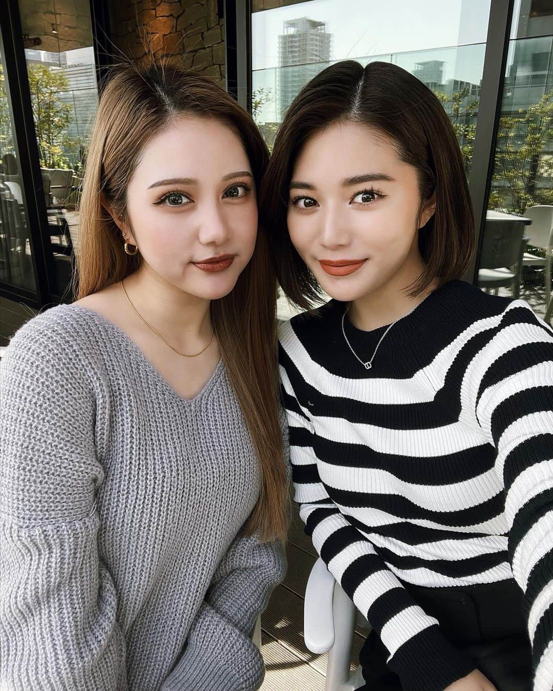 浪花ほのかさんのインスタグラム写真 - (浪花ほのかInstagram)「久しぶりに お昼にオシャレなカフェとか行ってみた☕️💭笑  初めてみかんと出会ったのは オーディションで、 私が審査員してて 履歴書に、推しモデルに私を書いてくれててそれを見てから私もそこから推し続けてきた🤭笑 POP繋がりやのに 地元が頑張れば徒歩で行ける距離ってゆーの知って、地元のお友達感覚で会えるから楽しい😂爆笑  ちなみにほのばびさんって呼ぶのは地元じゃ恥ずかしいから今日から禁止してみた(o´艸`)笑 今日もありがとうございました🍏💚💚」3月28日 18時11分 - hnoa_z